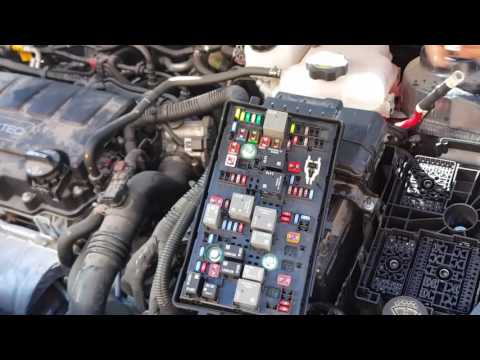 Instructions for Removing the Fuse Box on Chevrolet Cruze (With video)
