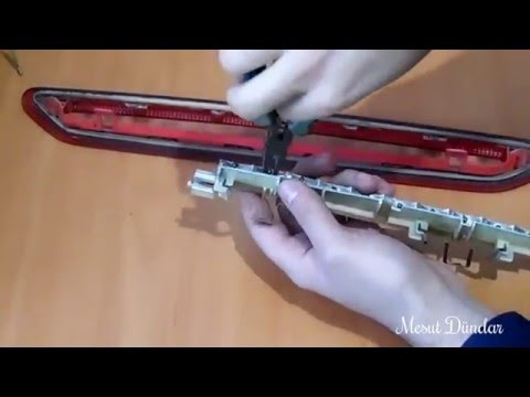 How to replace the third brake light on the Volkswagen Polo 3 (With video)