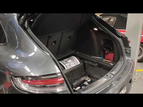 Comment remplace-t-on la batterie de la Porsche Macan ? (Avec vidéo)