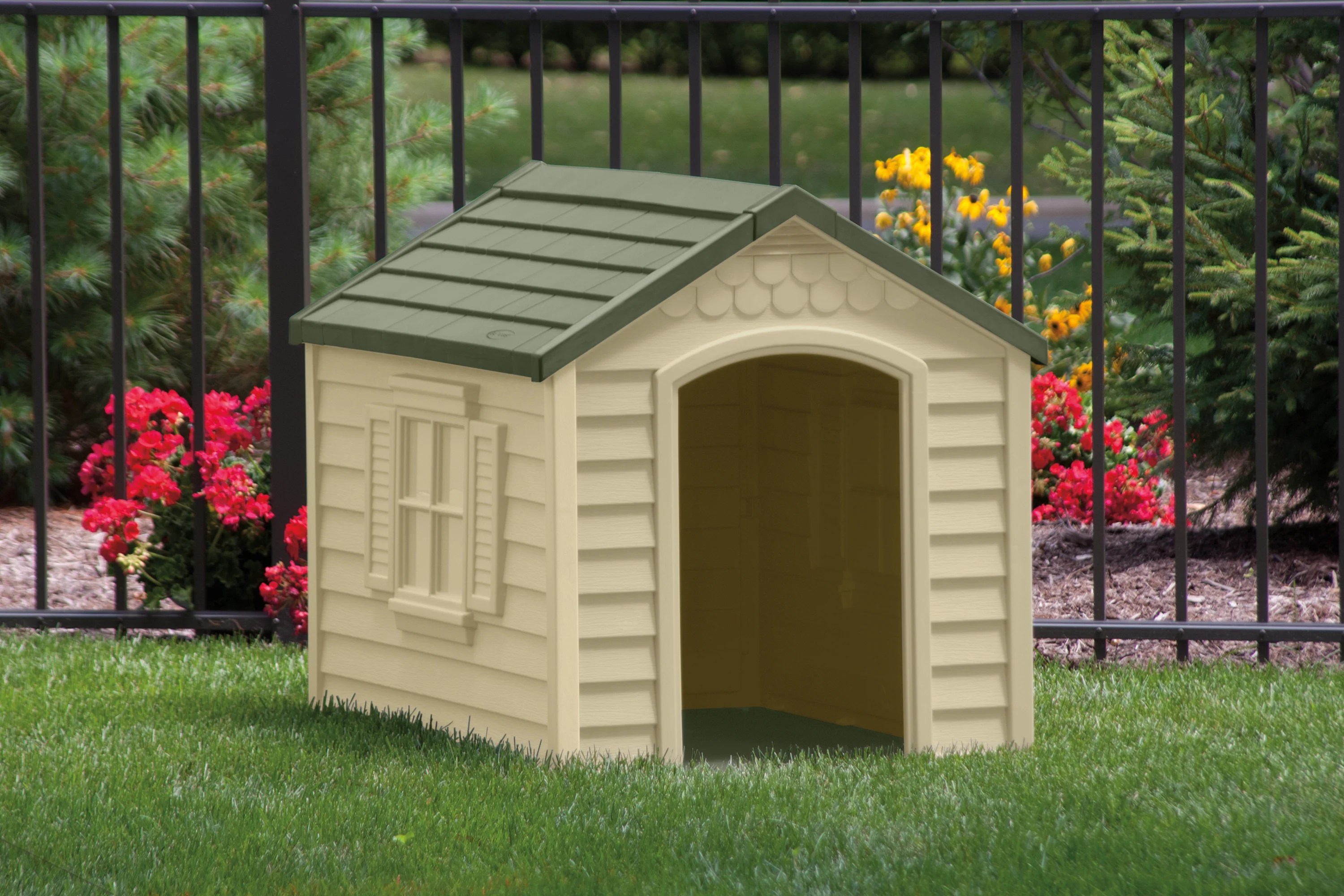 Suncast DH250 Deluxe Dog House Outdoor Pet Shelter Durable Home Cage eBay