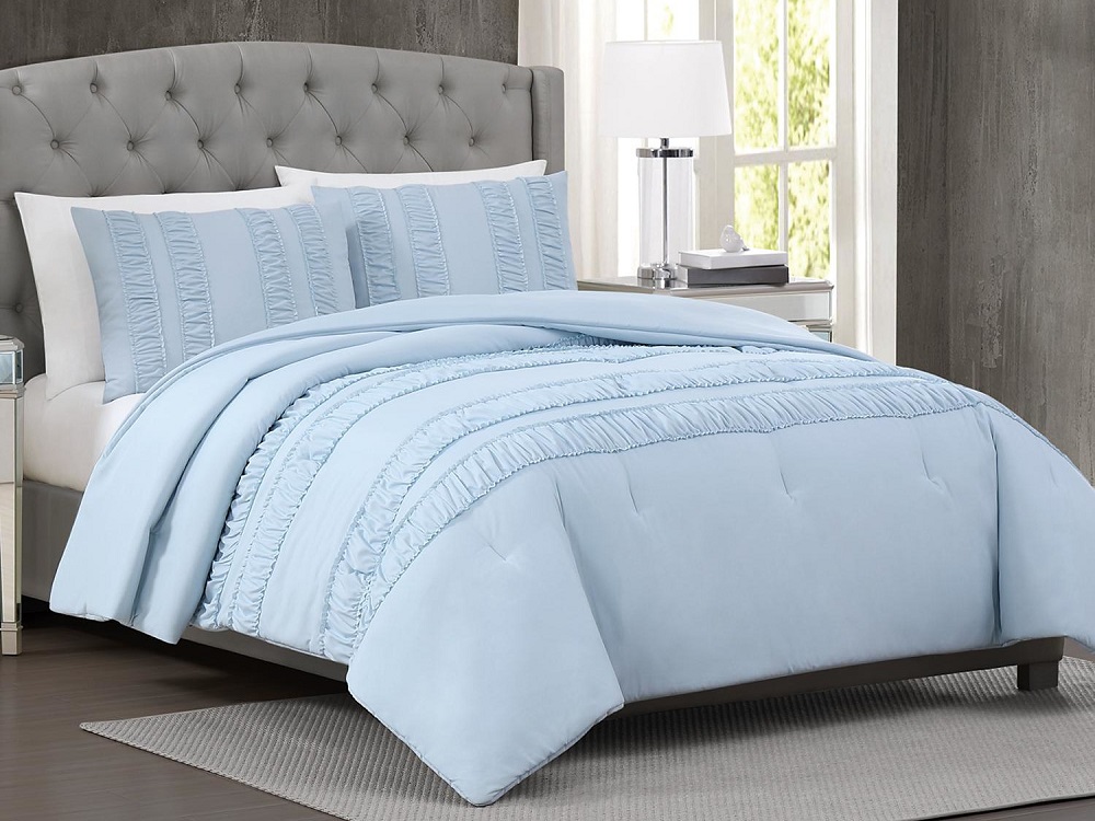 Christian Siriano New York King Size 3Piece Comforter Set Light Blue