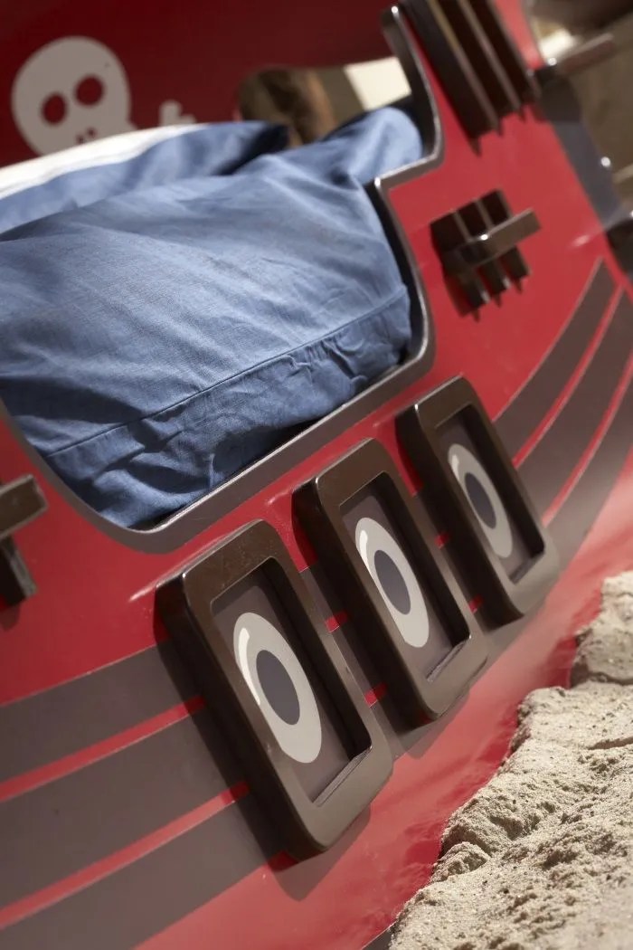 CRAZY SHARK Lit pirate enfant contemporain laqué rouge l