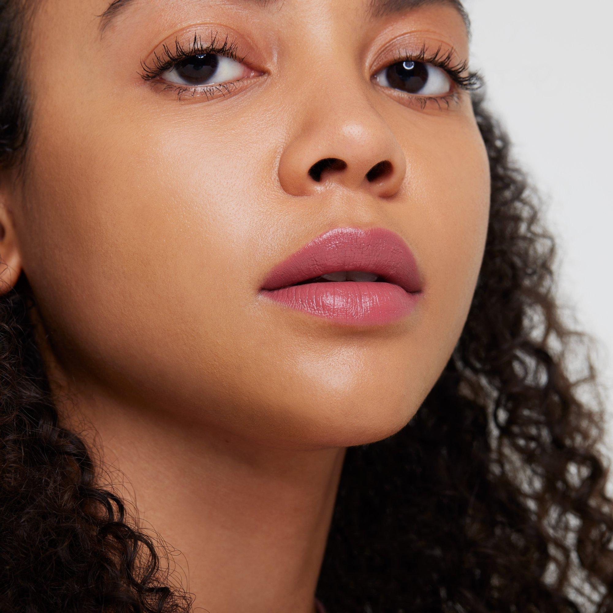 essence caring SHINE vegan collagen lipstick My Way online entdecken