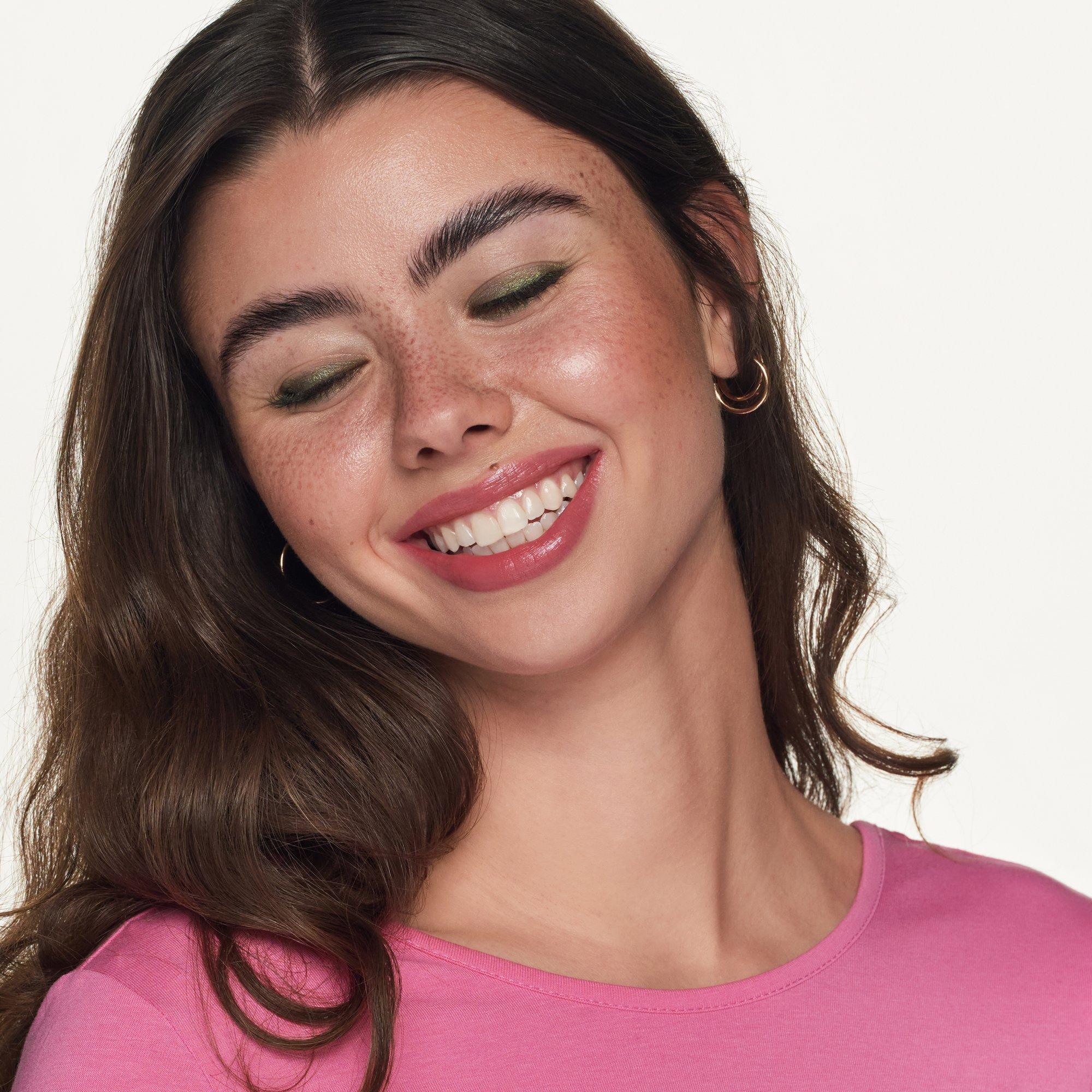 essence blend & line eyeshadow stick Feeling Leafy online entdecken