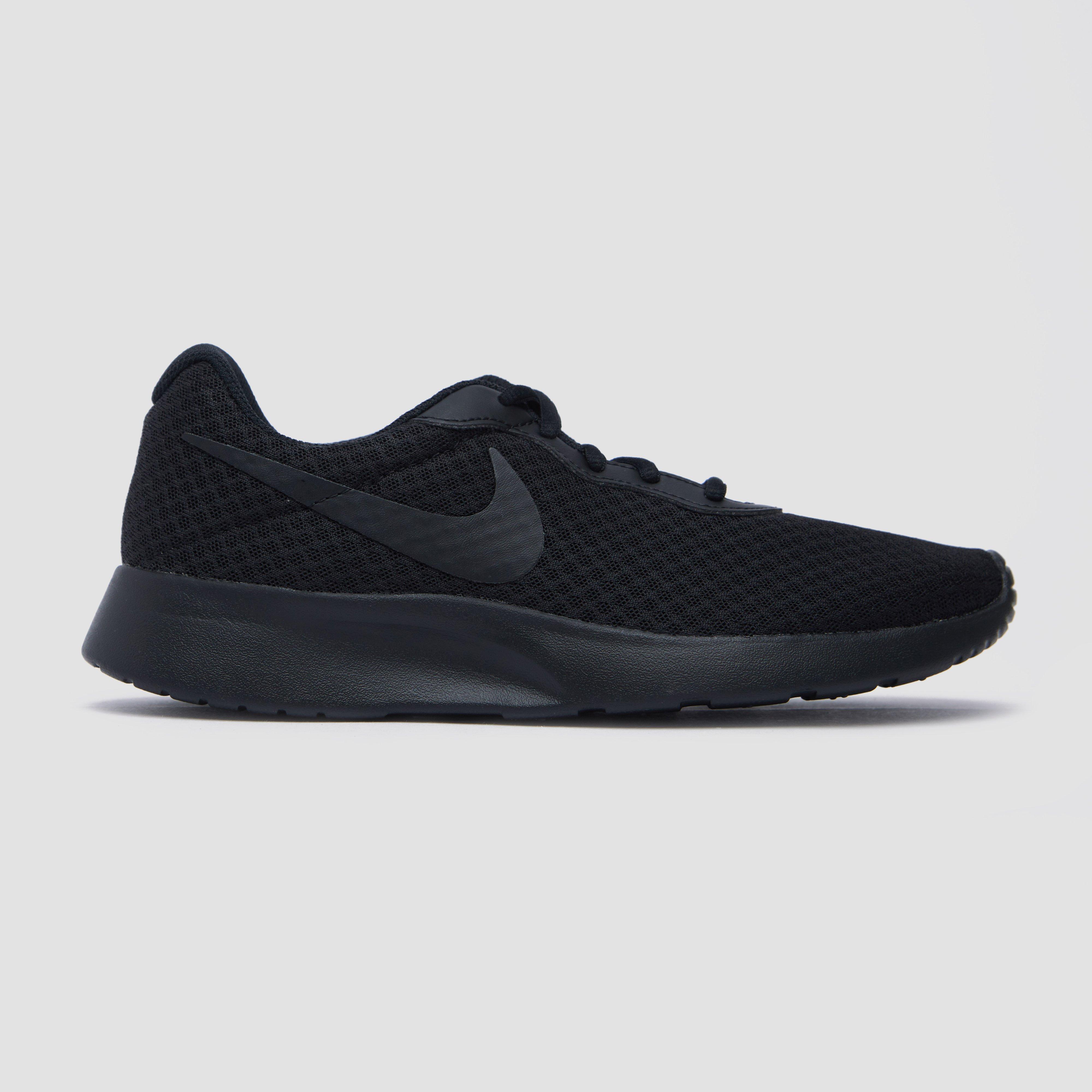 Nike Tanjun Sneakers Zwart Dames