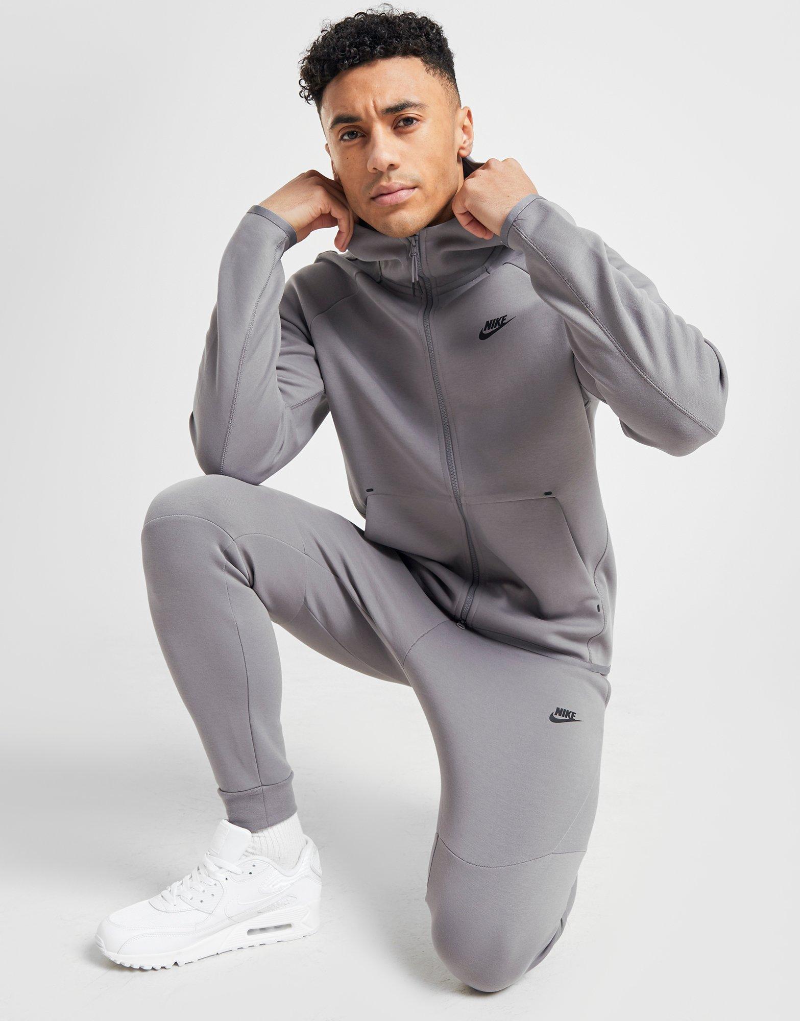 Shop den Nike Tech Fleece Windrunner Hoodie Herren in Grau JD Sports