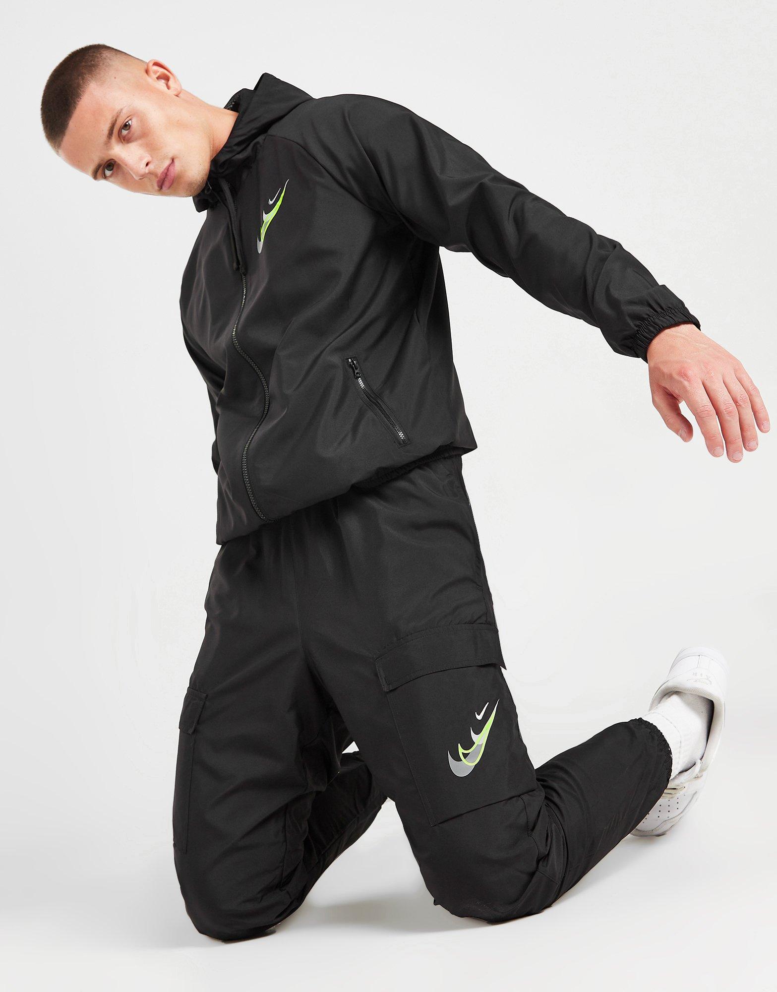 Nike Swoosh Cargo Track Pants in Nero JD Sports