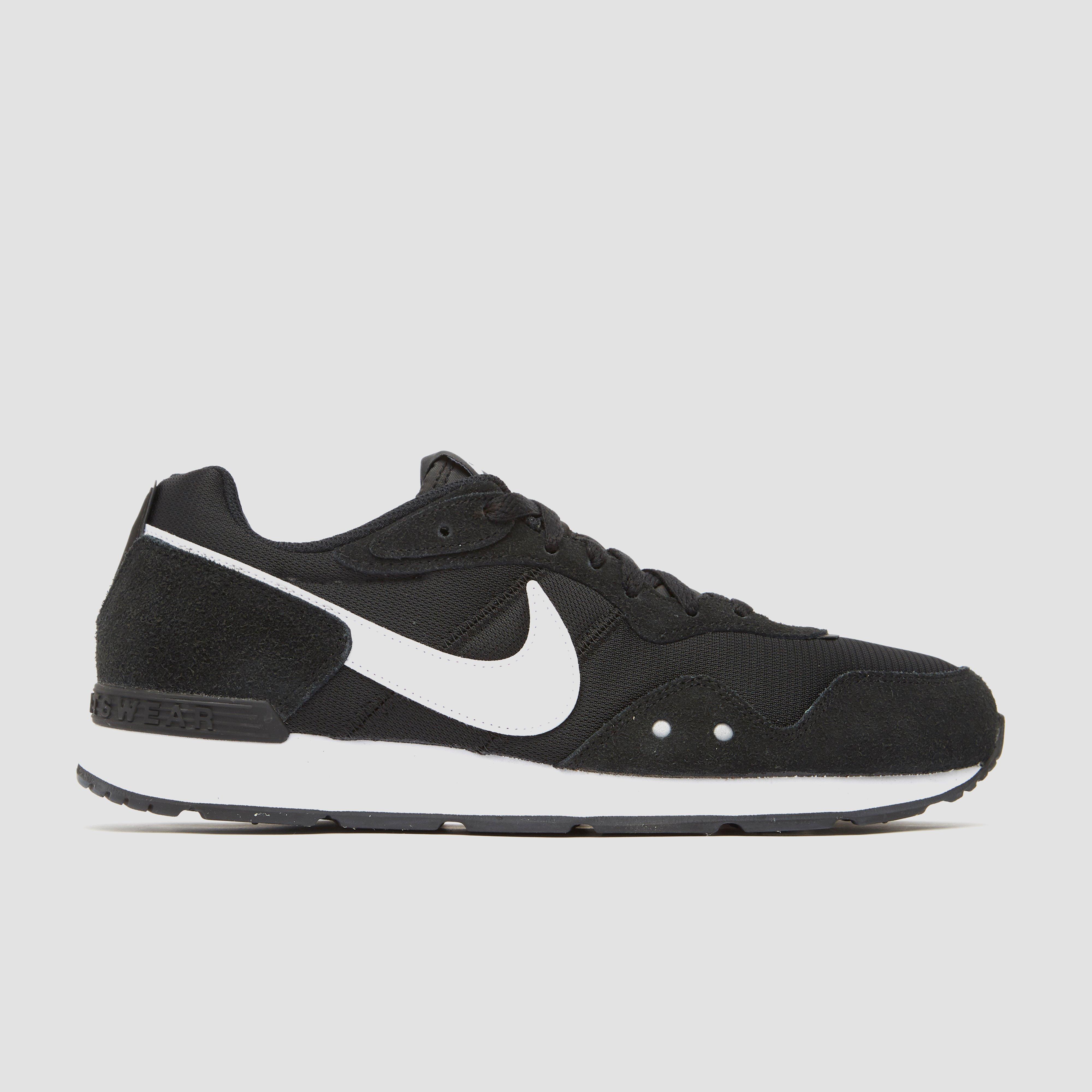 Nike Venture Runner Sneakers Zwart/Wit Heren