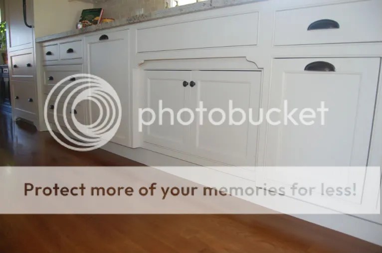 Does a toe kick go under a panelled dishwasher?