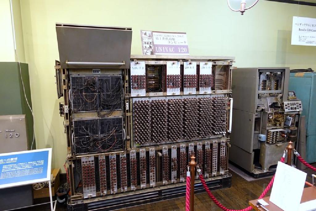 Calculatorul Univac Istorie Èi Dezvoltare