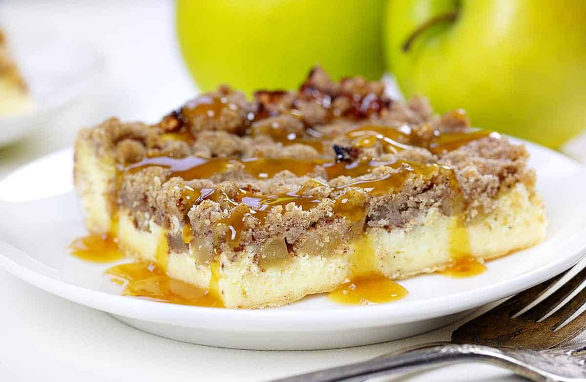 Apple Crisp Cheesecake {VIDEO} i am baker