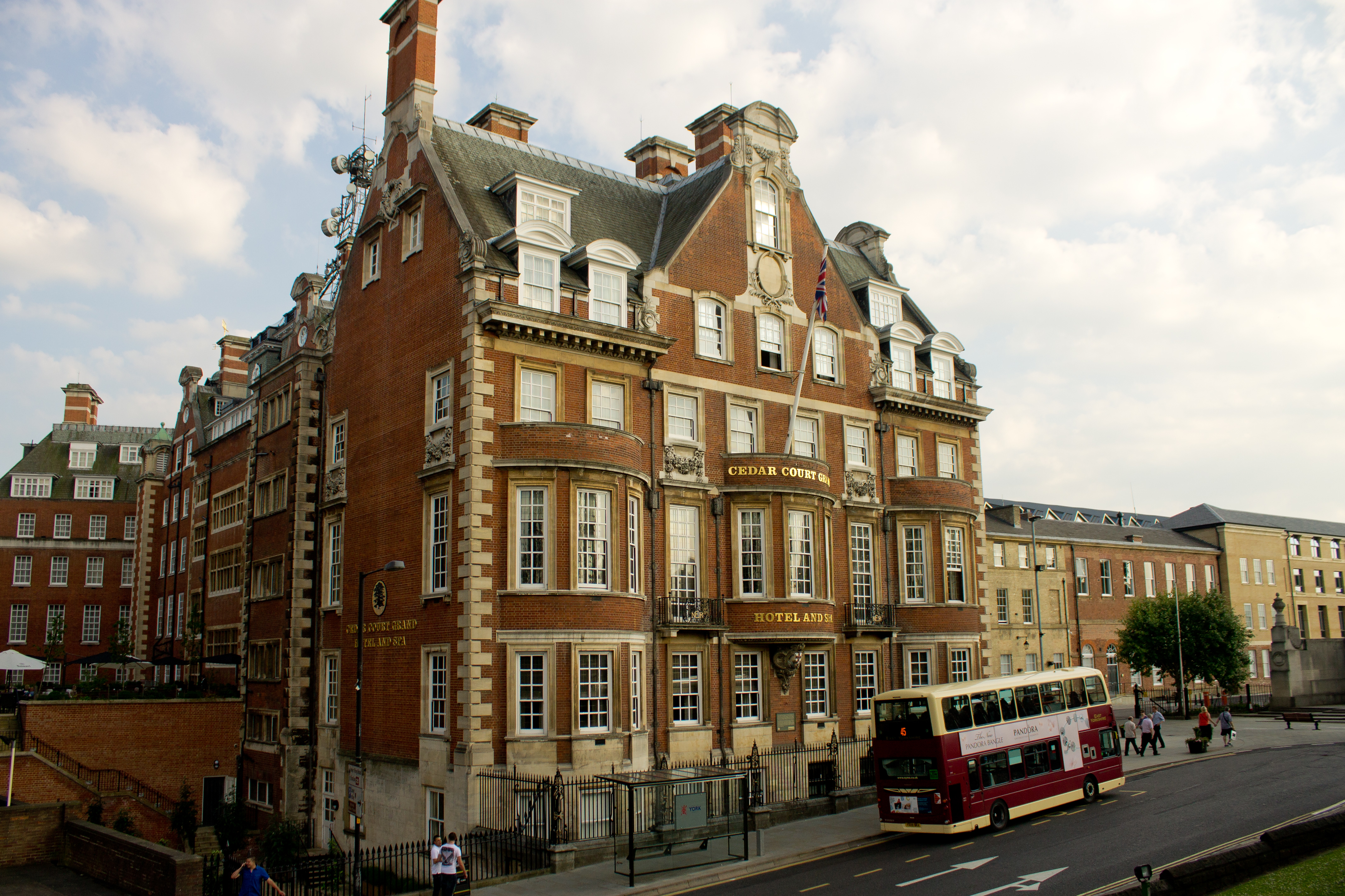 Cedar Court Grand Hotel