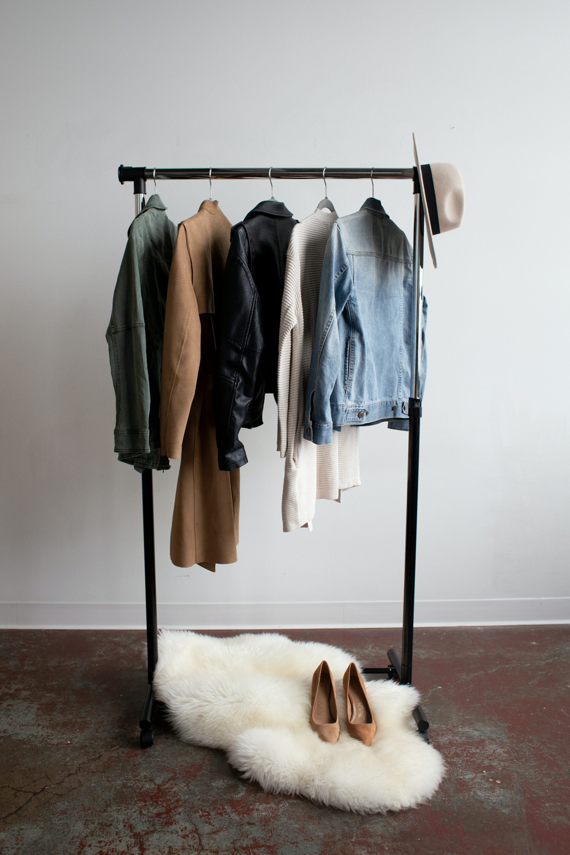 How to Minimize Your Wardrobe Without Making it Look Boring Ianiko