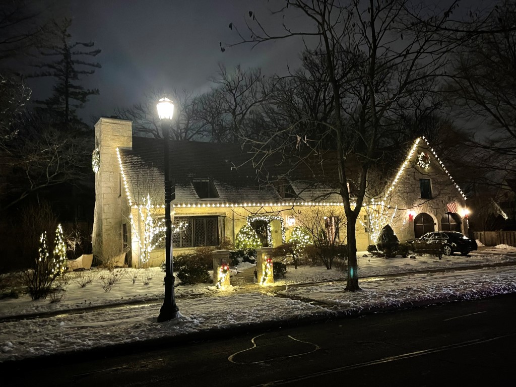 Custom Christmas Lighting Glen Ellyn IL