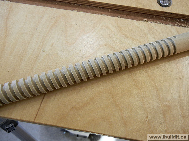 Cutting Wooden Threads IBUILDIT.CA
