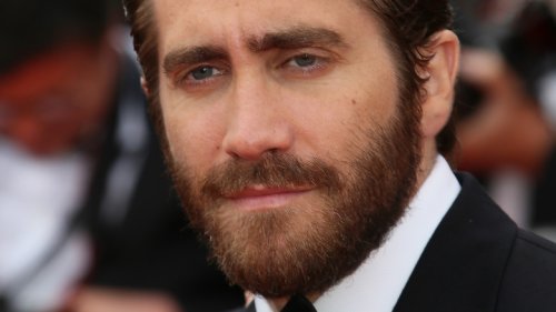 Someone should check on Jake Gyllenhaal and his scarf status after all
