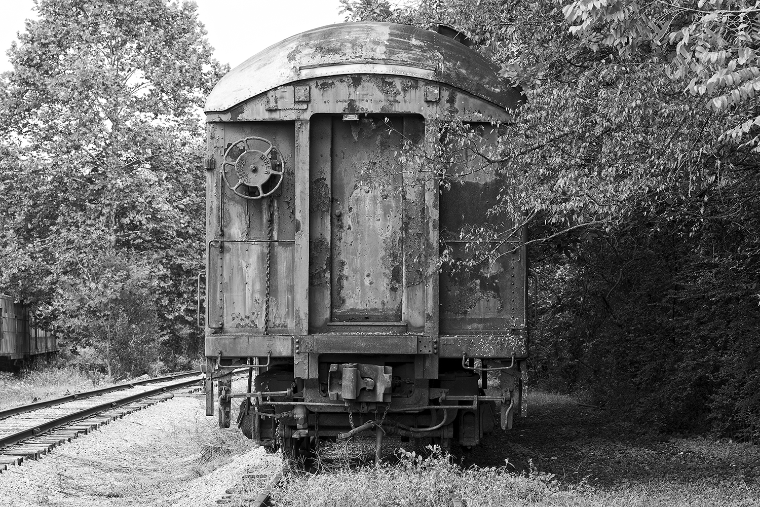 Photographing Beautifully Rusty Old Railroad Cars in Alabama [Video