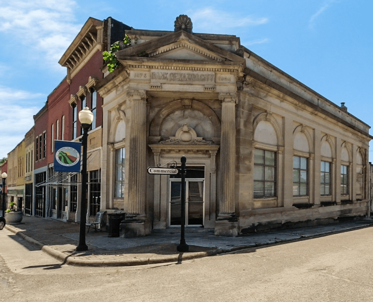 Walking Around Yazoo City, Mississippi with a Camera [Video] Shadows