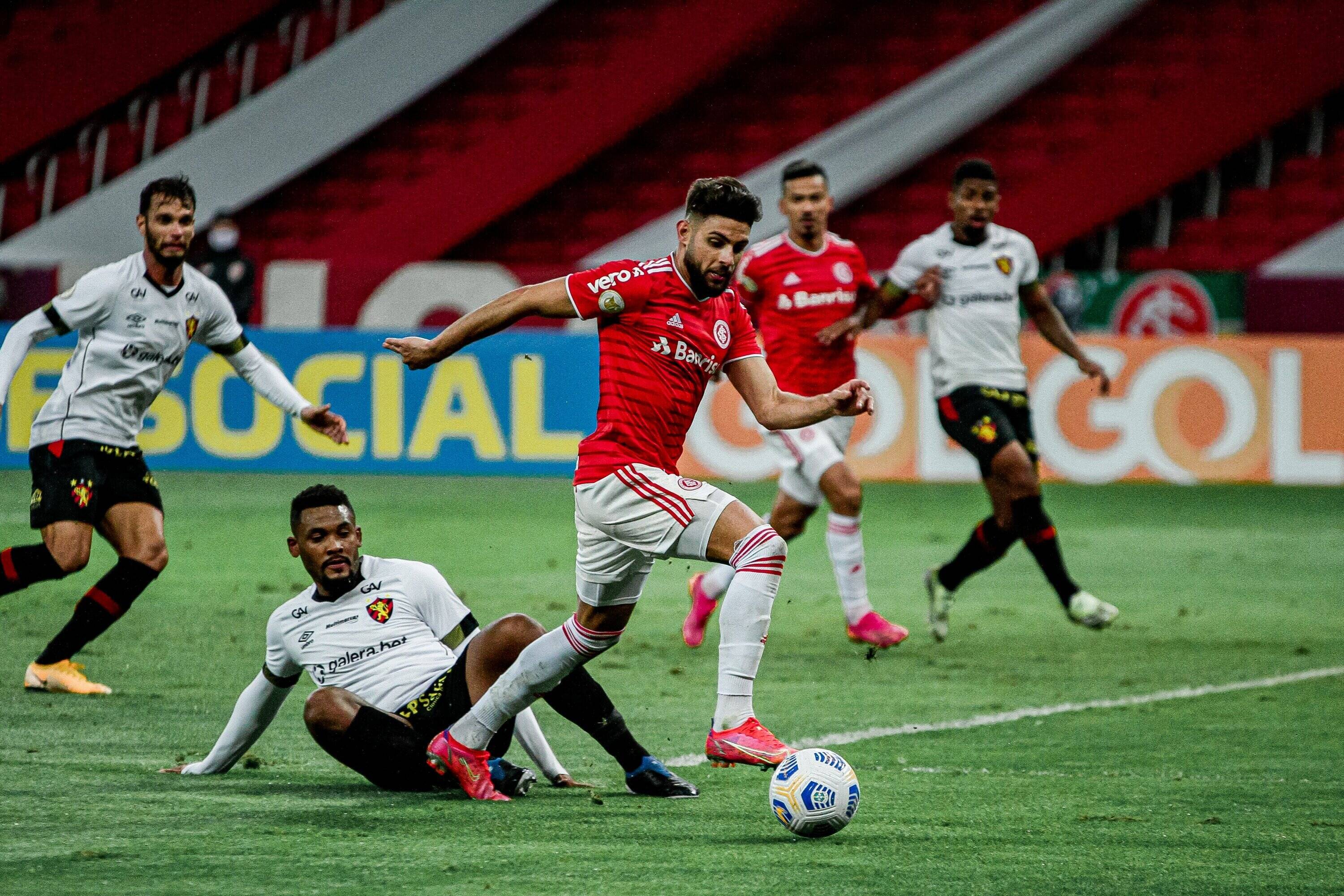 Arsenal joins Barcelona in the pursuit of Sport Club Internacional forward
