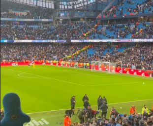 Video: Bruno Fernandes and Andre Onana’s incredible gesture towards fans after the derby defeat
