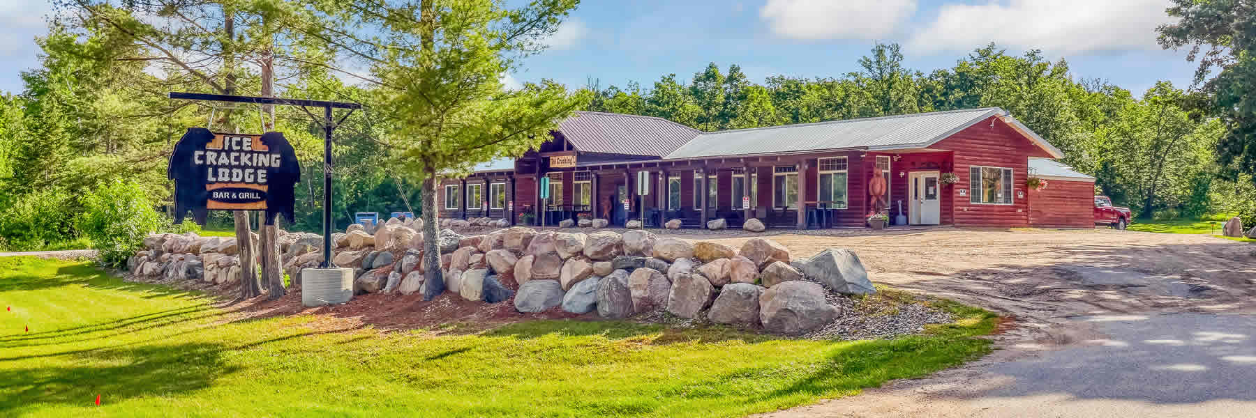 Restaurant and Bar Enjoy the Ice Cracking Lodge in Ponsford, MN