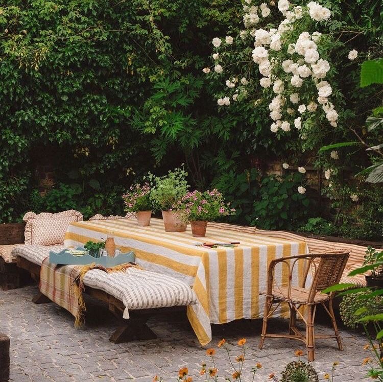 How to Elevate Your Summer Hosting & Entertaining Tips