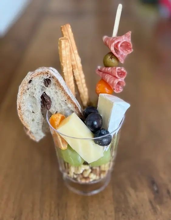 How to Elevate Your Summer Hosting & Entertaining Tips