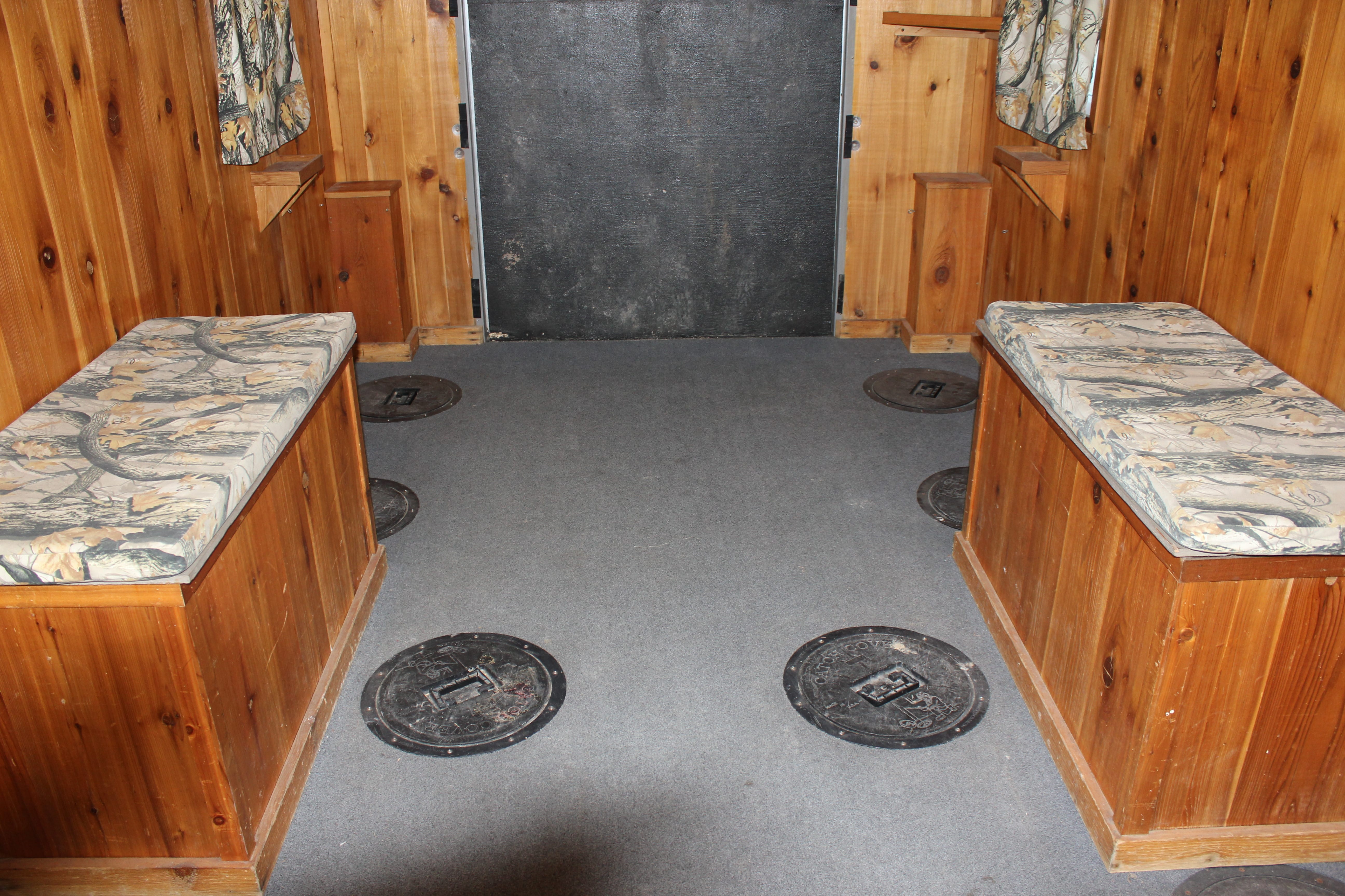 Aluminum Frame 2009 Custom Cottage REDUCED Ice Forts Premier Yetti