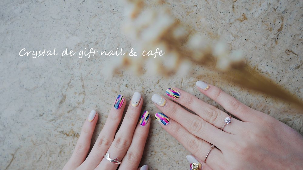 【台北中山】Crystal de gift nail & cafe – 創意塗鴉水鑽 秋冬指彩 凝膠 中山捷運站美甲