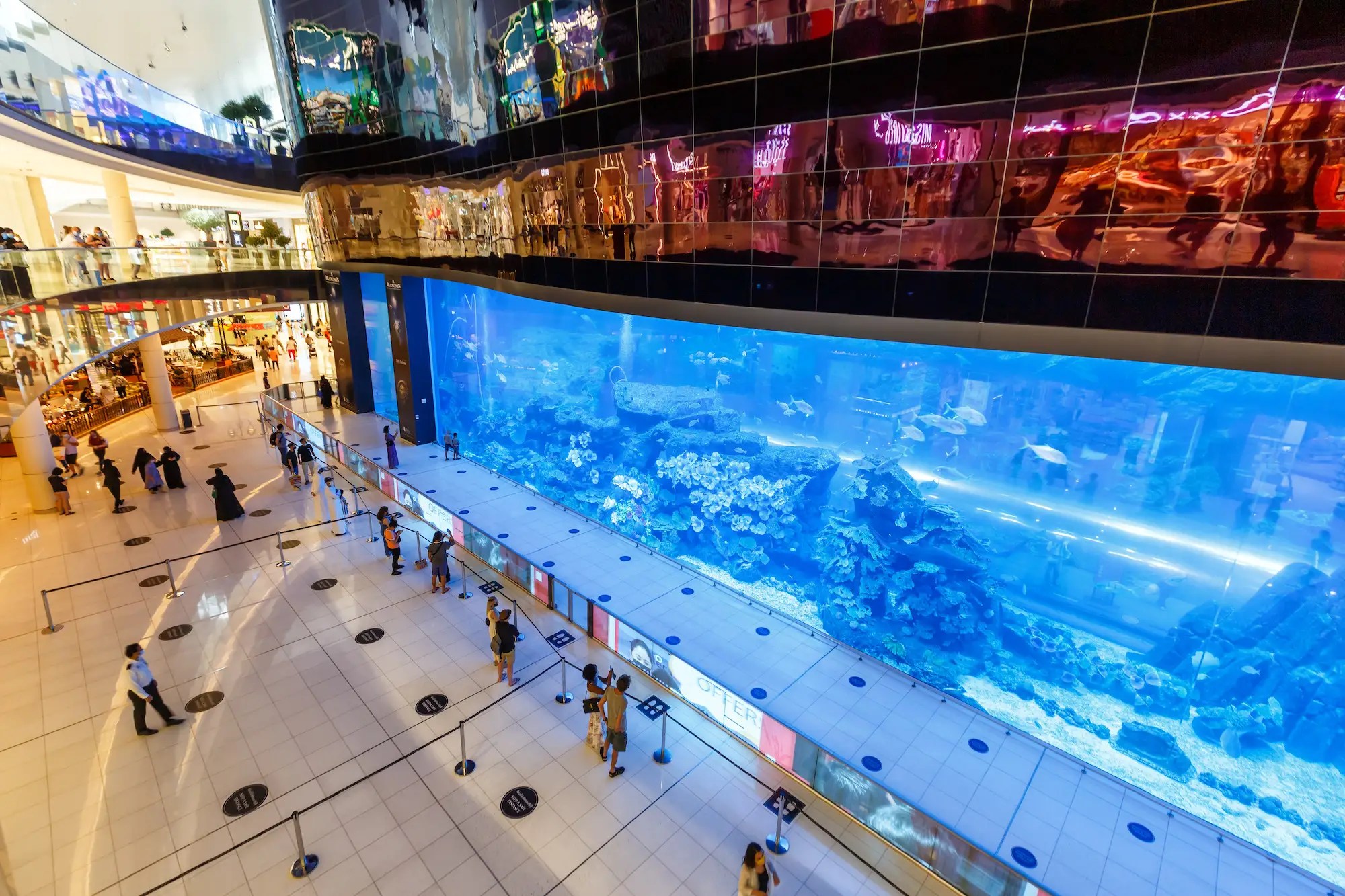 Dubai Mall Barriers Dive Into Aquatic Adventures Icm Corp
