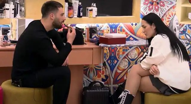 Nga miqësi në tensione, deri te një puthje surprizë: Çfarë po ndodh mes Erjolës dhe Meritonit?