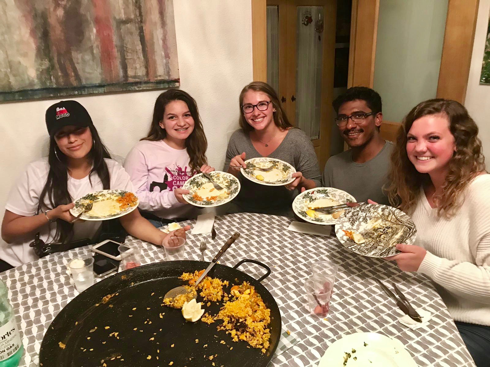 Last Paella cooking class ICS