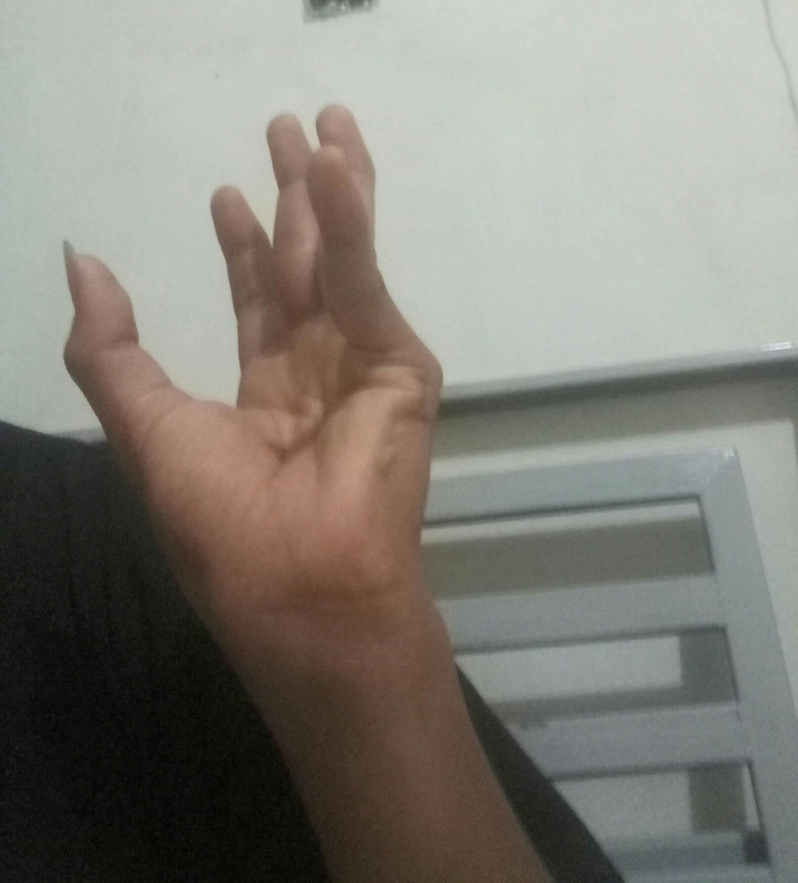 Fungsi Tangan Yang Tidak Memegang Peluru Adalah Untuk
