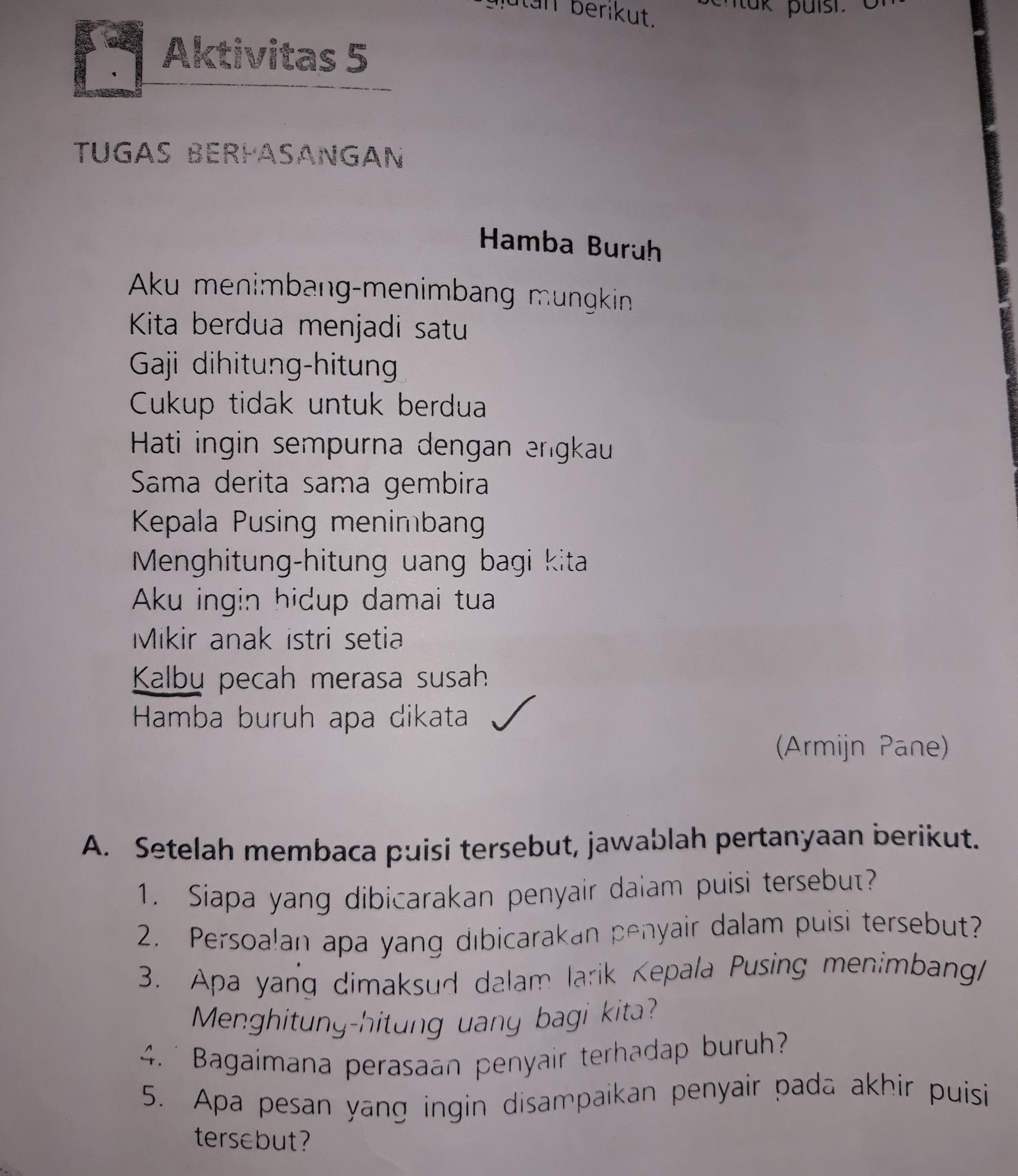 1. siapa yg di bicarakan penyair dalam puisi tersebut?2