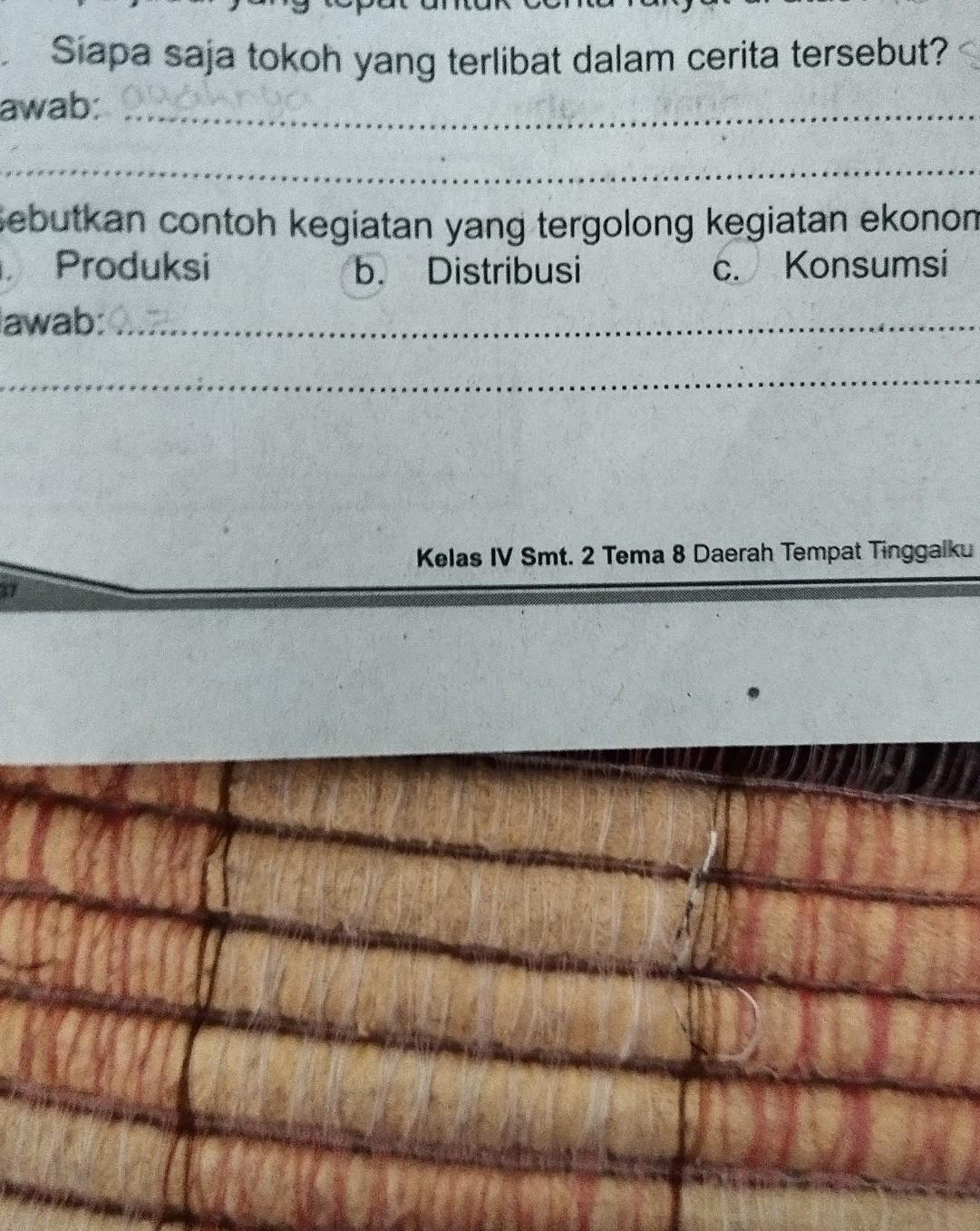 Tuliskan Tiga Contoh Barang Yang Dihasilkan Dari Kegiatan Ekonomi Industri