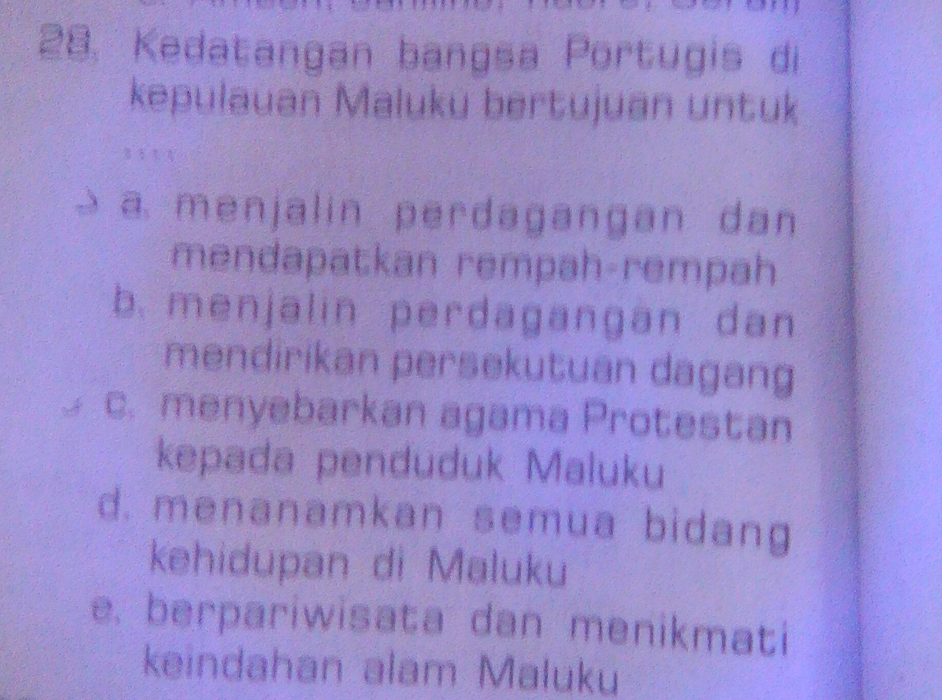 kedatangan bangsa Portugis di kepulauan Maluku bertujuan untuk