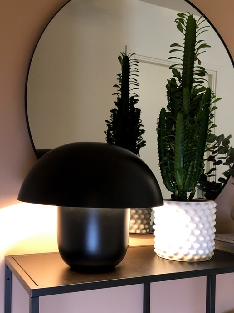 Carl-Johan Lamp Junior Must - Ida Sisustuspood & Stuudio