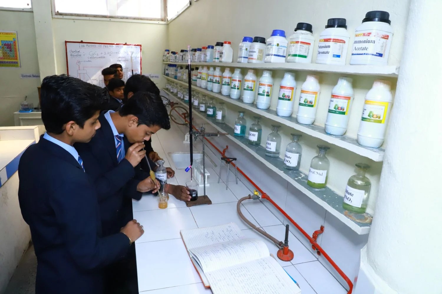 Chemistry Lab MP Board School in Indore/Near Me, Top School