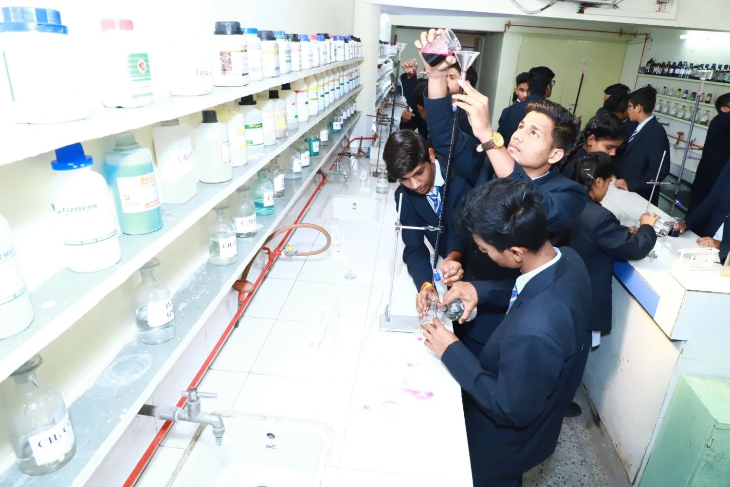 Chemistry Lab MP Board School in Indore/Near Me, Top School