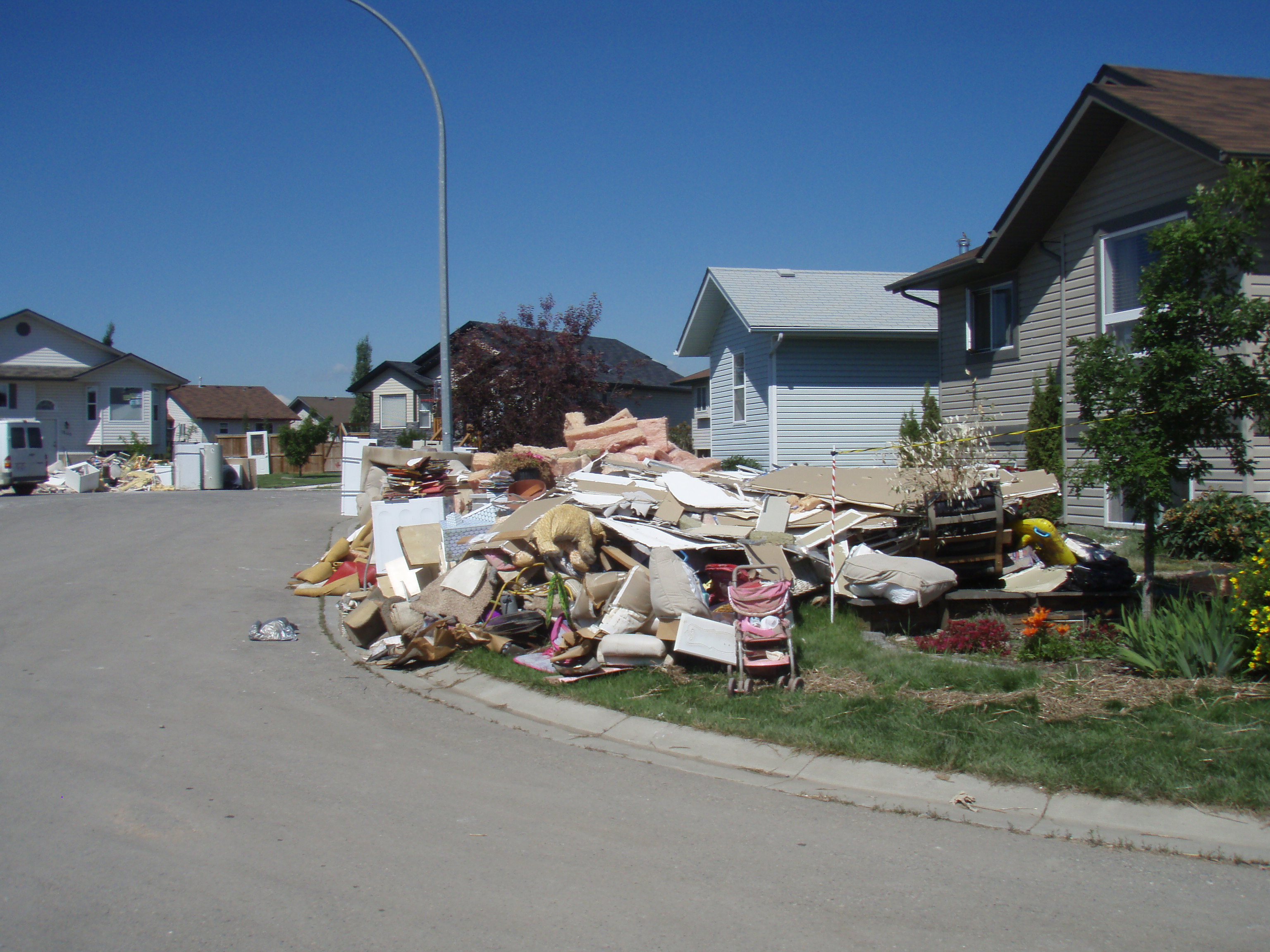 IDEAL helps out the High River flood cleanup effort IDEAL Insulation