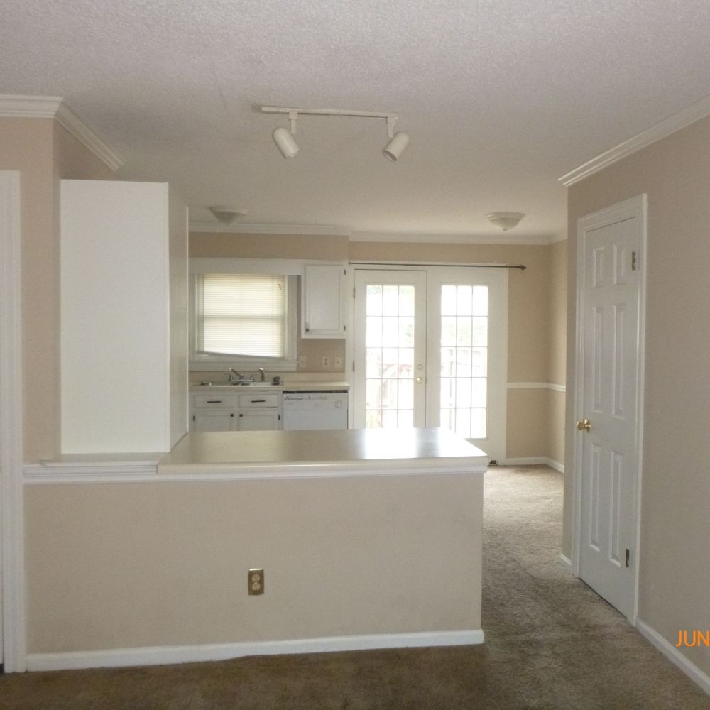 Oakmont Townhouse Ideal Property Management Group, LLC