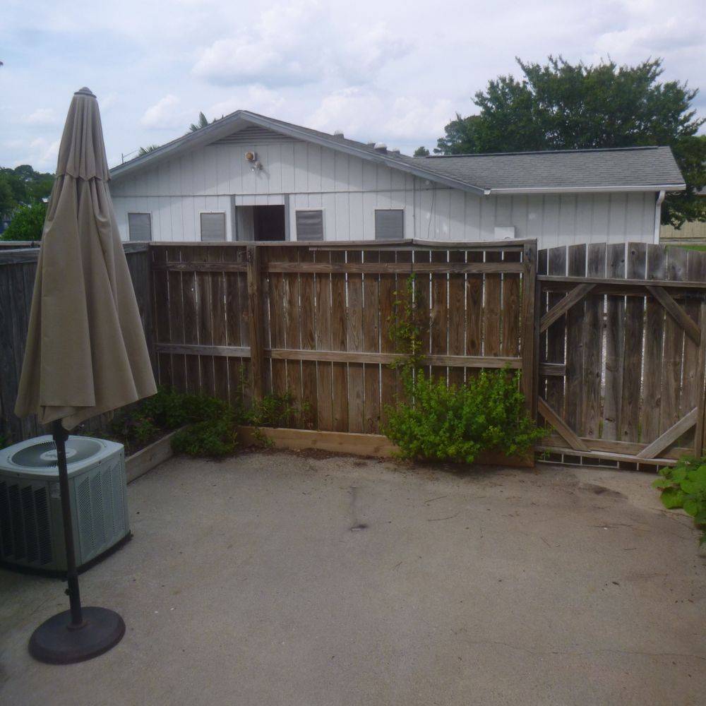 Oakmont Townhouse Ideal Property Management Group, LLC