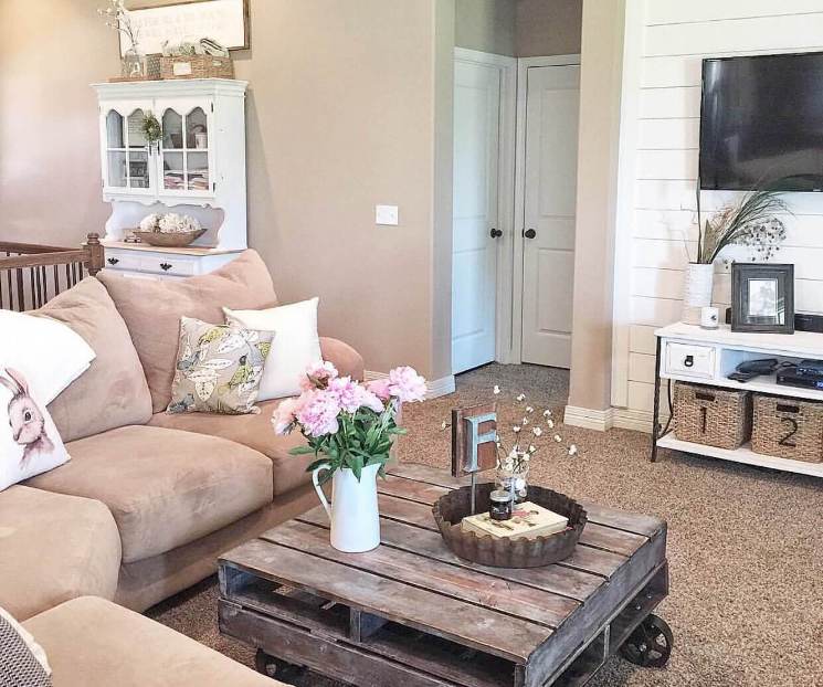 26 Creative DIY Pallet Coffee Table Plans & Instructions