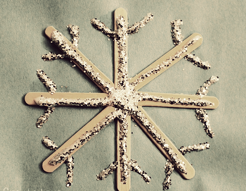 29 DIY Popsicle Stick Snowflakes | Patterns & Instructions