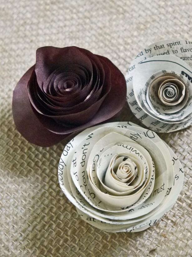15 DIY Newspaper Flowers Tutorials Ideas for DIY