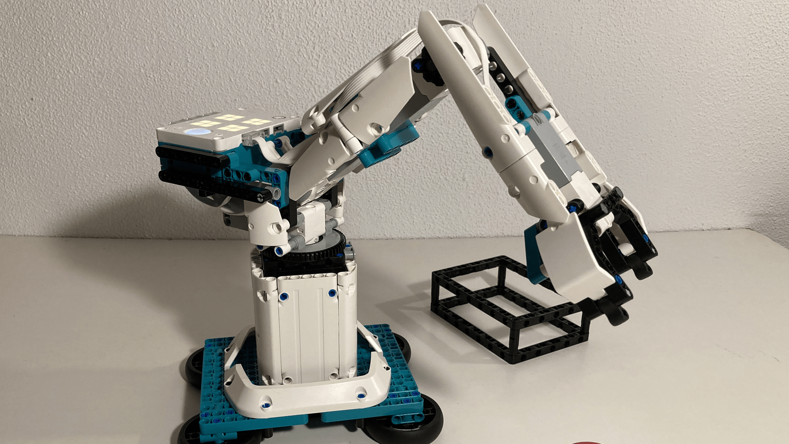 LEGO IDEAS LEGO® MINDSTORMS® Robot Inventor Build RoboticArm