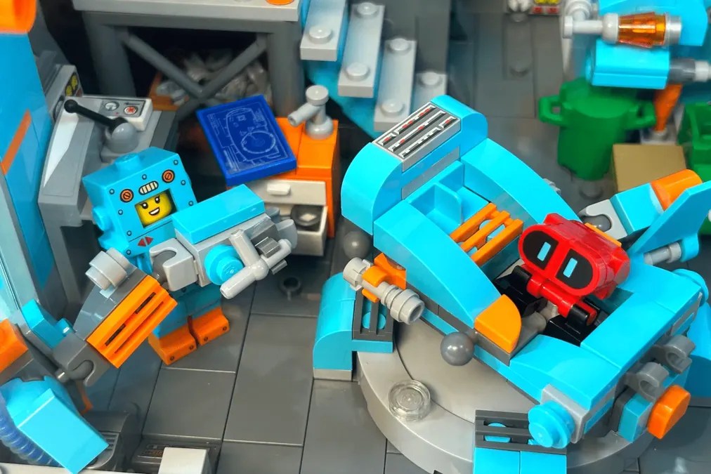 LEGO IDEAS Robotic Mech Factory