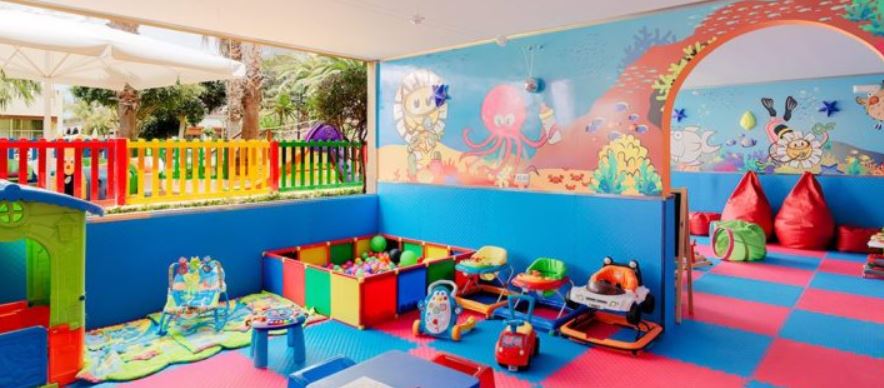 PARTIR EN VACANCES AVEC UN BÉBÉ ET SI ON PENSAIT AU BABY CLUB