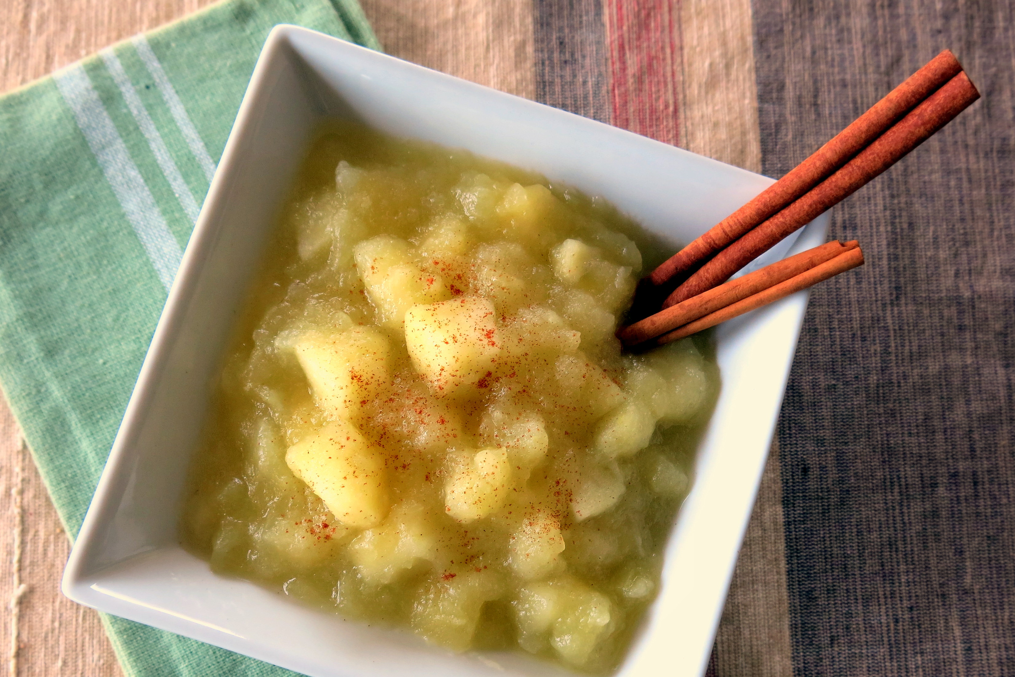 Quick & Easy Homemade Applesauce I Deliciate.