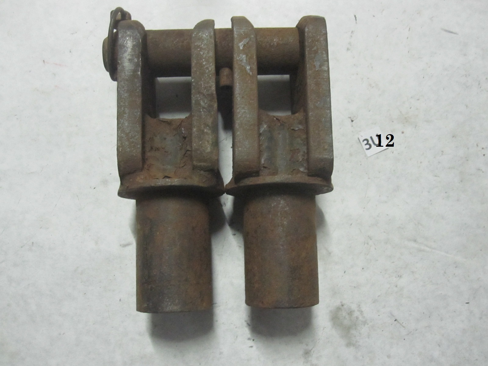 Dual Tractor Hitch ROCKSHAFT yokes 2674 Hardware Can you identify?